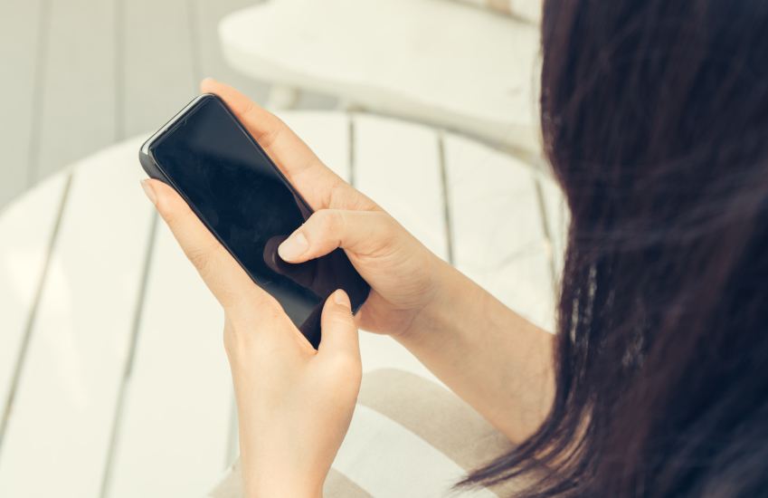 woman sending a text message